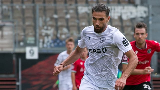 Romario Hajrulla kehrt zum FC Rot-Weiß Erfurt zurück und unterschreibt bis Sommer 2027.