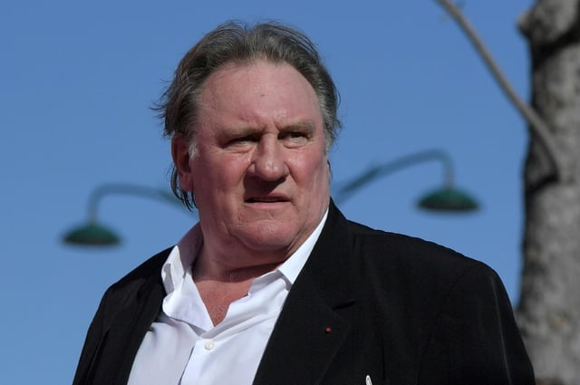 Der bereits wegen sexueller Gewalt verurteilte französische Filmstar Gérard Depardieu muss sich demnächst auch wegen einer mutmaßlichen Vergewaltigung vor Gericht verantworten.