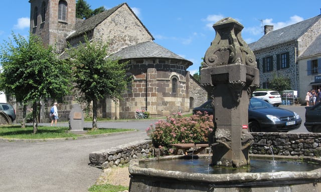 C'est au sein du village de Moussages, connu par les randonneurs des volcans d'Auvergne que Caroline Granjean a été victime d'insultes homophobes à répétition.