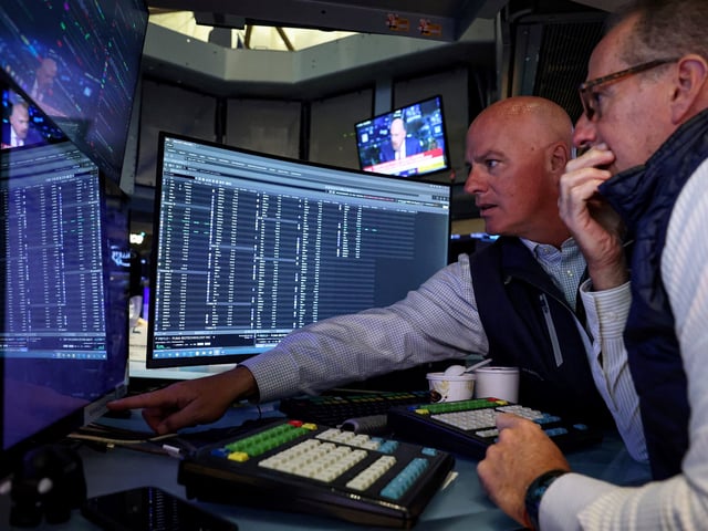 Traders work on the floor at the New York Stock Exchange (NYSE) in New York City, U.S., August 26, 2025.  REUTERS/Brendan McDermid