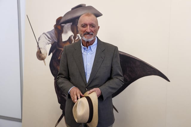 Arturo Pérez-Reverte, este martes durante la presentación de su nueva novela sobre el capitán Alatriste, 'Misión en Parí­s',