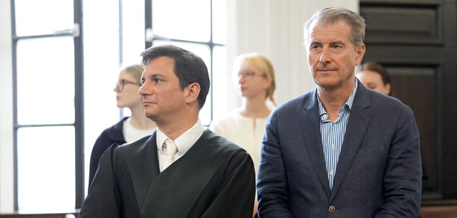 Nebenkläger Stephan Hensel (r.) mit seinem Anwalt Philip von der Meden im Landgericht Hamburg