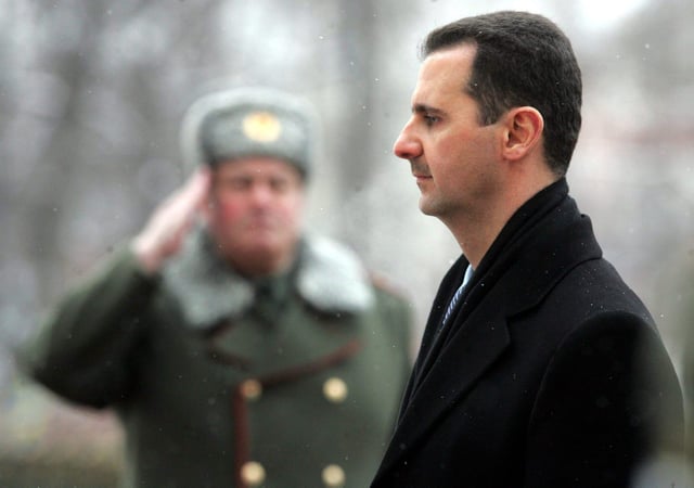 L’ancien président syrien Bachar Al Assad réfugié en Russie, (ici en janvier 2005) est visé par un mandat d’arrêt en France, ont annoncé des avocats des parties civiles, mardi 2 septembre 2025.