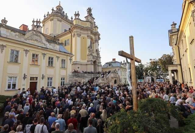 People stand near the Lviv's St. George's Cathedral during a farewell ceremony for the former Ukrainian parliamentary speaker Andriy Parubiy, who was killed two days ago, amid Russia's attack on Ukraine, in Lviv, Ukraine Septenber 1, 2025. REUTERS/Roman Baluk