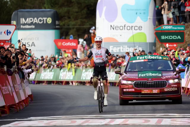 Cycling - Vuelta a Espana - Stage 6 - Olot to Pal - Olot, Andorra - August 28, 2025 UAE Team Emirates' Jay Vine celebrates as he crosses the line to win stage 6 REUTERS/Bruna Casas/ File Photo