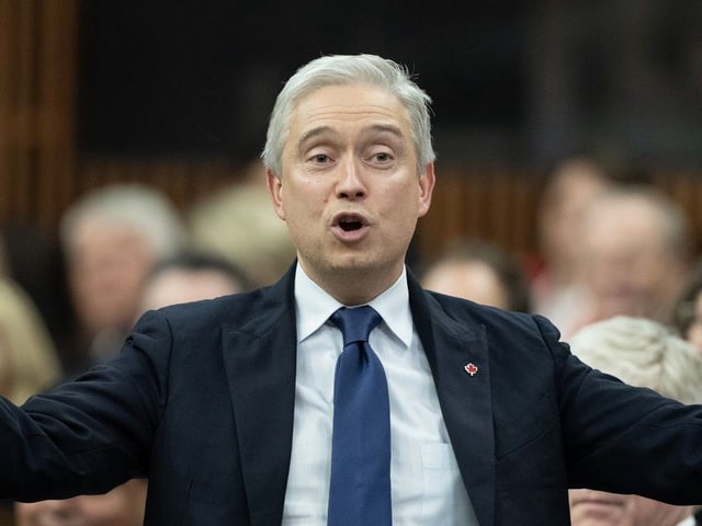 Finance Minister François-Philippe Champagne set a 10-day timeline for the CRA to fix its call centres.