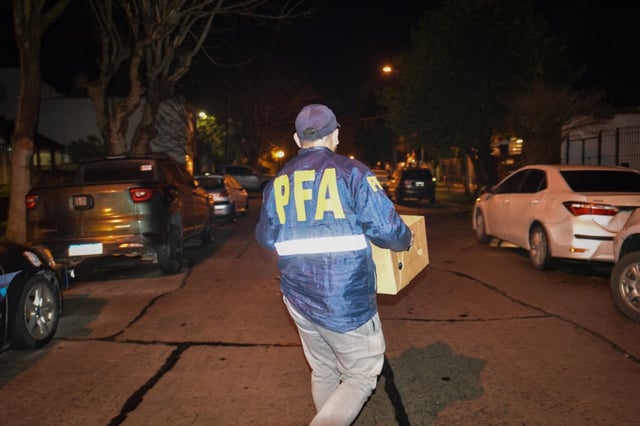 Anoche la policía secuestró en el Barrio La Florida, de Mar del Plata, nuevos elementos que se suman a la investigación por el caso del cuadro robado