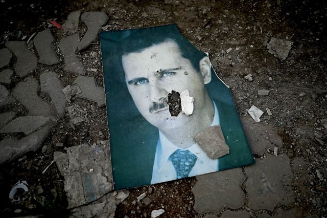 Bachar al-Assad a fui la capitale syrienne, Damas, le 8 décembre.