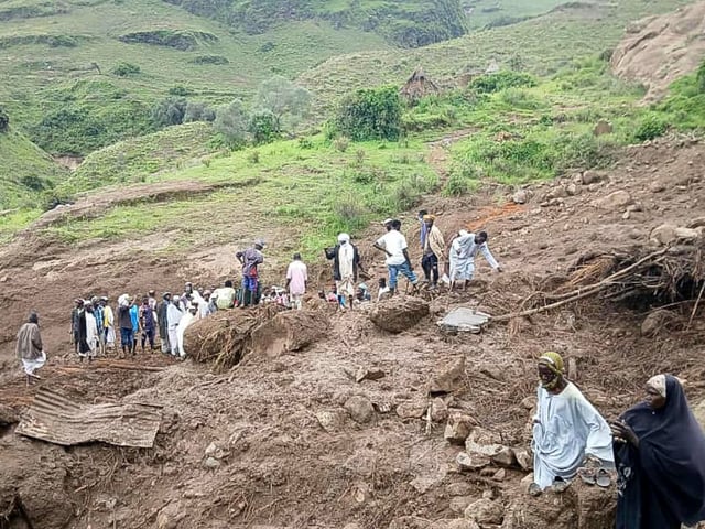 Montaña de barro donde se encontraba la aldea de Tarsin, en Sudán