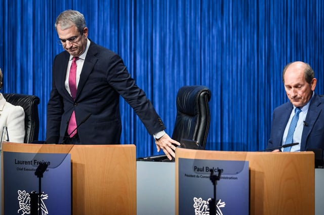 Laurent Freixe, ex-directeur général de Nestlé (à gauche), et Paul Bulcke, président de la firme (à droite), à Ecublens, près de Lausanne, le 16 avril 2025.