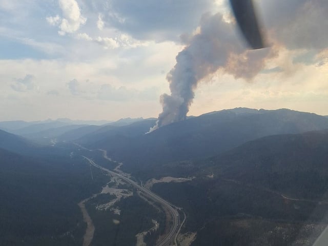 The Mine Creek wildfire, 44 km NE of Hope, is out of control at 105 ha. Visible from Hwy 5, but no threat to structures or roads. 