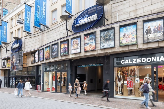 Canal+ a annoncé mardi 2 septembre 2025 des « négociations exclusives » pour entrer au capital du réseau de salles de cinéma UGC dans le but d’une « prise de contrôle éventuelle » en 2028