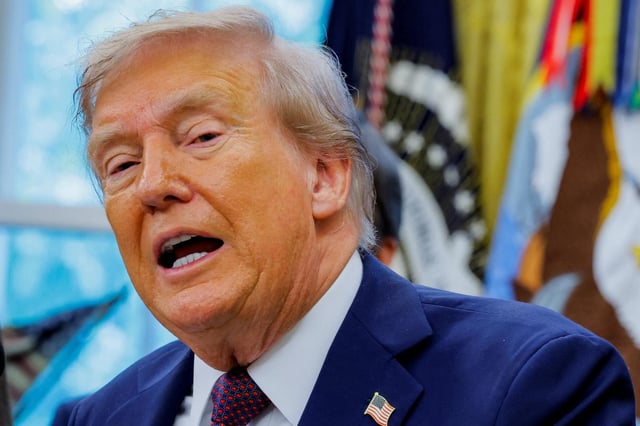 Donald Trump prend la parole lors d’un événement pour annoncer que le Commandement de la Force spatiale déménagera du Colorado en Alabama, dans le Bureau ovale de la Maison Blanche à Washington, D.C., États-Unis, le 2 septembre 2025.