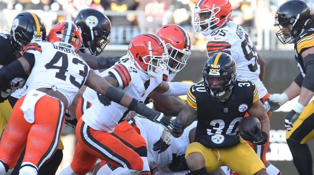 Dec 8, 2024; Pittsburgh, Pennsylvania, USA; Pittsburgh Steelers running back Jaylen Warren (30) runs the ball against the Cleveland Browns during the second quarter at Acrisure Stadium. Mandatory Credit: Charles LeClaire-Imagn Images
