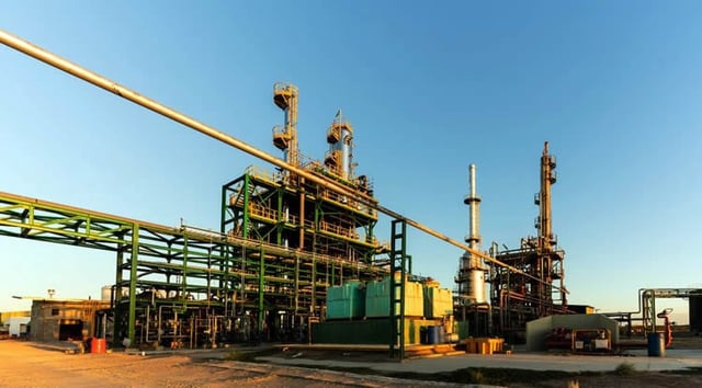 Refi Pampa cuenta con plantas dedicadas a logística y almacenamiento, incluyendo la Planta de Almacenamiento Junín, con capacidad de 3.283 m³ para el abastecimiento de combustibles líquidos