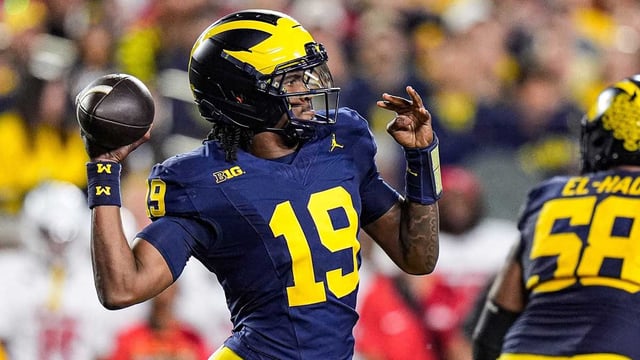 Michigan quarterback Bryce Underwood passes against New Mexico during the first half at Michigan Stadium in Ann Arbor on Saturday, August 30, 2025. Mandatory Credit: © Junfu Han / USA TODAY NETWORK via Imagn Images