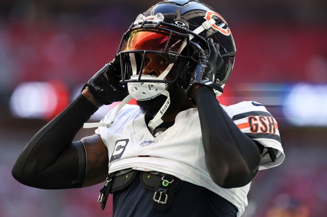 Bears cornerback Jaylon Johnson warms up for a game against the Cardinals on Nov. 3, 2024, at State Farm Stadium in Glendale, Ariz. (Brian Cassella/Chicago Tribune)