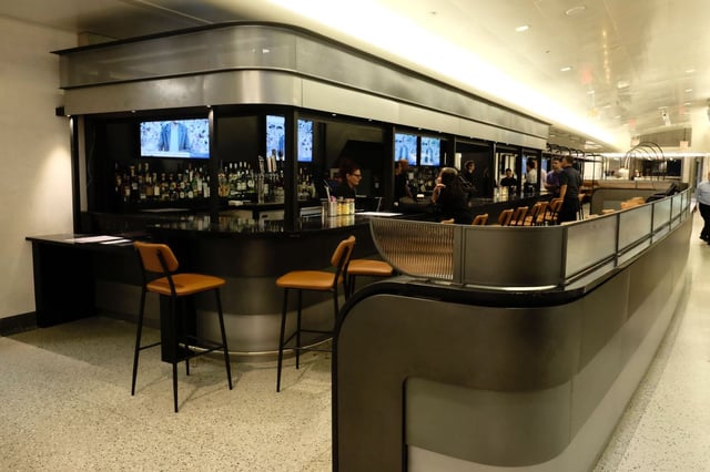 Penn-station watering hole, Tracks, opened a Grand Central Madison branch on Tuesday, Sept. 2, 2025, the first retail tenant to open at the station since trains started running in January 2023. (Evan Simko-Bednarski / New York Daily News)