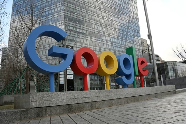 Ein Richter hat die Forderung der US-Regierung zur Zerschlagung des Internetriesen Google abgelehnt. Google müsse seinen Webbrowser Chrome nicht verkaufen, urteilte Bundesrichter Amit Mehta.