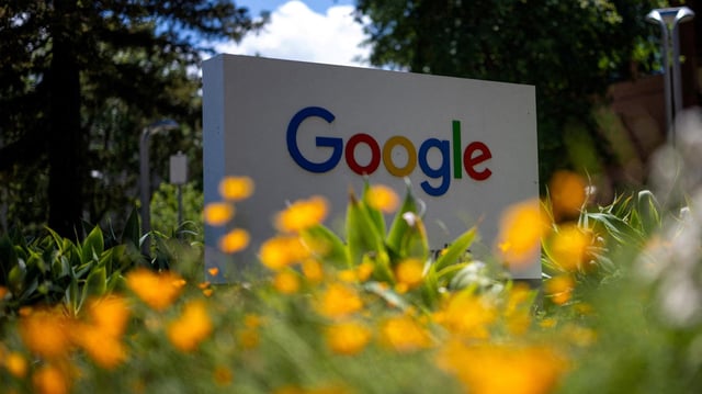 Das Google-Logo vor einem Sitz des Unternehmens in Kalifornien