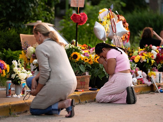 Title: School Shooting Minneapolis
Image ID: 25241032325288
Article:  People pray at a memorial at Annunciation Catholic Church after Wednesday's school shooting, Thursday, Aug. 28, 2025, in Minneapolis. (AP Photo/Abbie Parr)