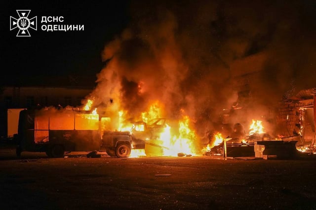 Sigue la guerra. Incendio tras un ataque ruso en Odesa, Ucrania, en julio. (Servicio de Emergencias de Ucrania  via AP)