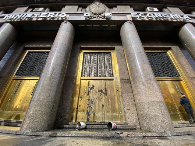 Renovar la deuda en pesos se vuelve cada vez más costoso para el Tesoro.
