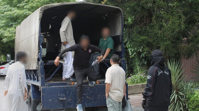 Festgenommene Afghanen aus dem Bundesaufnahmeprogramm in Islamabad
