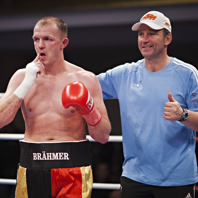 Ex-Boxer Jürgen Brähmer (l) neben seinem langjährigen Coach Michael Timm