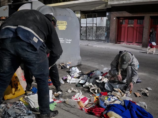 SOCIEDAD
basura en las calles cartoneros mugre tachos contenedores basural macri multa

Fotos Martín Bonetto - FTP CLARIN BON07946.jpg Z
