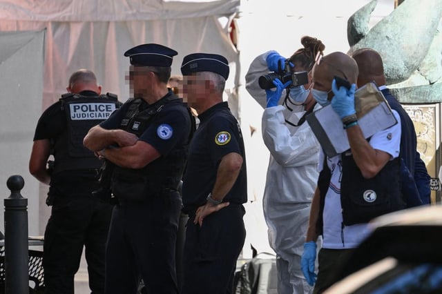 Des agents de la police scientifique sur le site où la police française a abattu l’assaillant, dans le centre de la ville portuaire de Marseille, au sud du pays, le 2 septembre 2025.