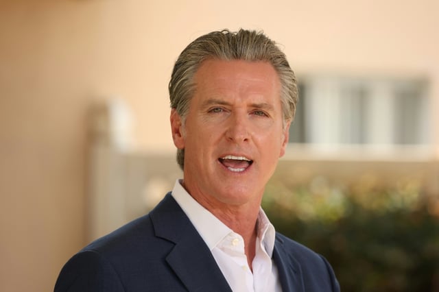 Le gouverneur de Californie, Gavin Newsom, donne une conférence de presse à Downey (Californie), le 16 juillet 2025