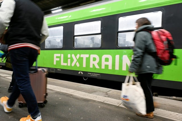 Flixtrain baut seine Zusammenarbeit mit dem Regionalverkehr aus. Ab sofort seien mit Kombitickets "300 neue Städte" erreichbar, teilte das Unternehmen in München mit.