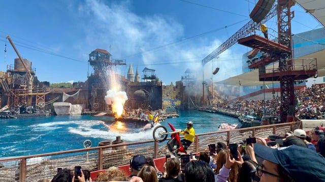 The “Fall Guy Stuntacular Pre-Show” in the Waterworld amphitheater at Universal Studios Hollywood. (Orange County Register/SCNG)
