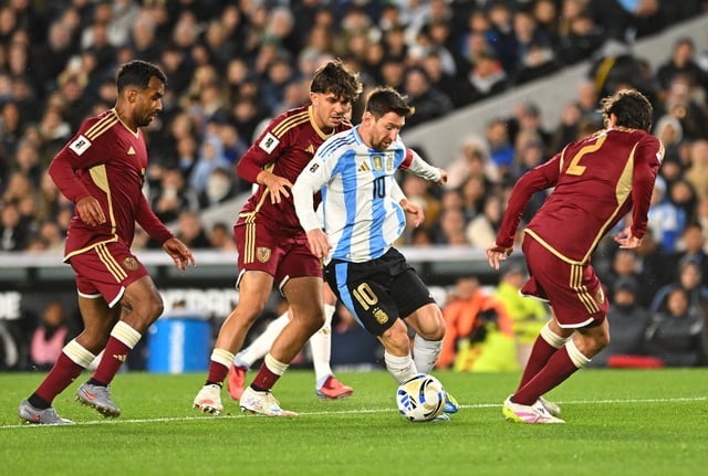 Soccer Football - World Cup - CONMEBOL Qualifiers - Argentina v Venezuela - Estadio Monumental, Buenos Aires, Argentina - September 4, 2025 Argentina's Lionel Messi in action with Venezuela's Nahuel Ferraresi REUTERS/Rodrigo Valle