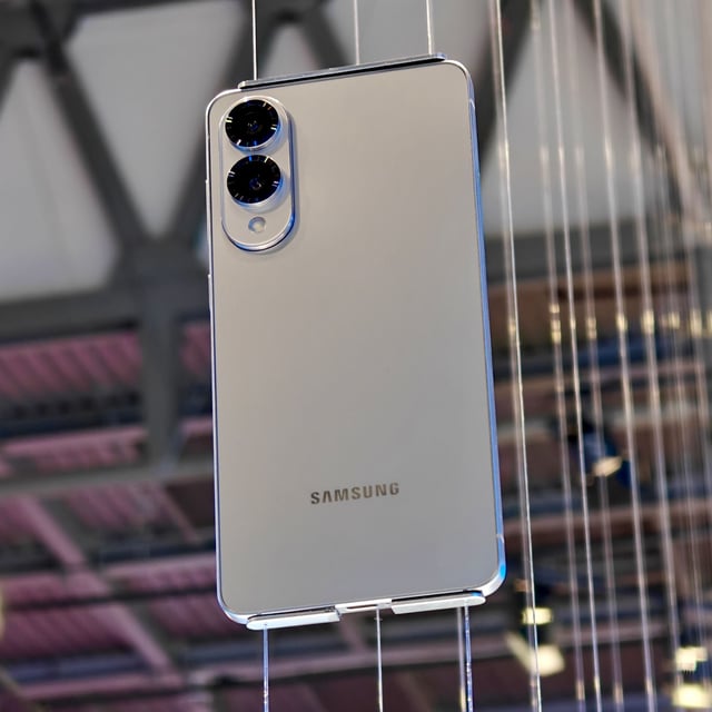 The Samsung Galaxy S25 Edge on display