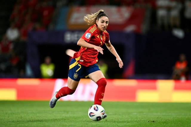 La défenseuse espagnole Olga Carmona court lors du match de quart de finale de l'Euro féminin 2025 entre l'Espagne et la Suisse, le 18 juillet 2025.