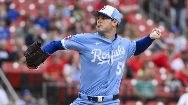 Jun 5, 2025; St. Louis, Missouri, USA; Kansas City Royals starting pitcher Cole Ragans (55) pitches against the St. Louis Cardinals during the first inning at Busch Stadium. Mandatory Credit: Jeff Curry-Imagn Images