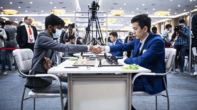 D Gukesh and Nodirbek Abdusattorov during a game.