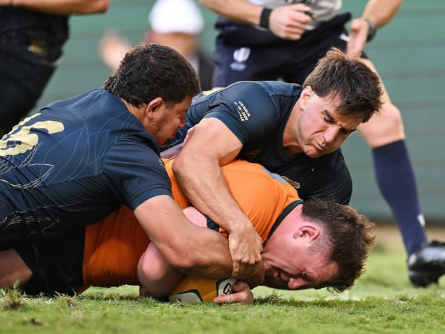 Angus Bell, apoya el try decisivo del agónico triunfo de Australia sobre Argentina en el Rugby Championship. Foto: Dave Hunt/AAP 