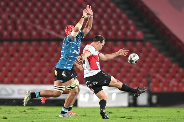JOHANNESBURG, SOUTH - SEPTEMBER 06: Chris Smith of Fidelity ADT Lions and Carl Els of Suzuki Griquas players during the Carling Currie Cup match between Fidelity ADT Lions and Suzuki Griquas at Emirates Airline Park on September 06, 2025 in Johannesburg, South Africa. (Photo by Lefty Shivambu/Gallo Images)