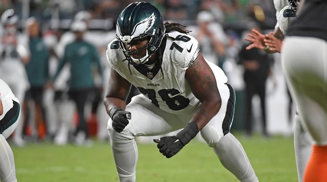 Aug 7, 2025; Philadelphia, Pennsylvania, USA; Philadelphia Eagles guard Kenyon Green (76) against the Cincinnati Bengalsat Lincoln Financial Field. Mandatory Credit: Eric Hartline-Imagn Images