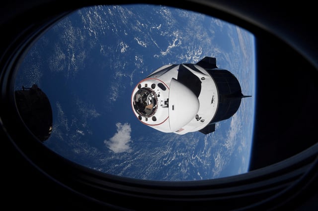 The SpaceX Crew Dragon capsule Endeavor, carrying four astronauts, approaches the International Space Station orbiting the Earth April 24, 2021. Mike Hopkins/NASA/Handout via REUTERS.   THIS IMAGE HAS BEEN SUPPLIED BY A THIRD PARTY./File Photo
