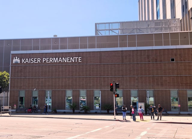The Kaiser Permanente Oakland Medical Center on Broadway in Oakland, Calif., on Friday, Aug. 29, 2025. (Kiley Russell/Bay City News)