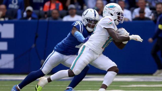 Sep 7, 2025; Indianapolis, Indiana, USA; Miami Dolphins wide receiver Tyreek Hill (10) runs against Indianapolis Colts cornerback Charvarius Ward (7) during the second half at Lucas Oil Stadium. Mandatory Credit: Trevor Ruszkowski-Imagn Images