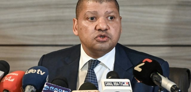 Jean-Louis Billon, membre du Parti démocratique de Côte d'Ivoire (PDCI), lors d'une conférence de presse à Abidjan, le 26 mai 2025, où il déclare sa candidature à la prochaine élection présidentielle  en octobre 2025