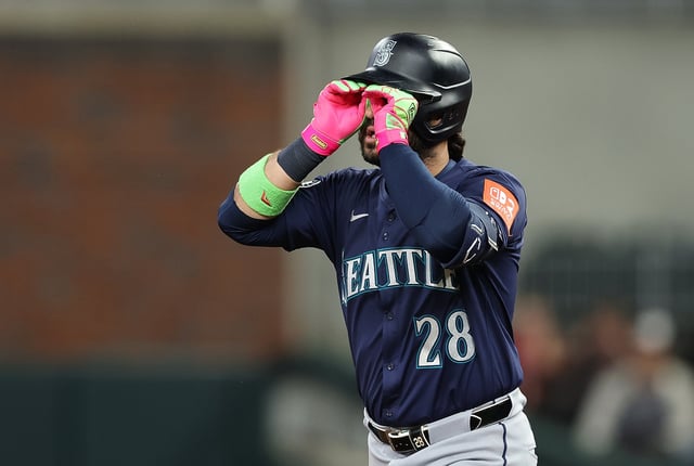 ATLANTA, GEORGIA - SEPTEMBER 06: Eugenio Suarez #28 of the Seattle Mariners reacts as he rounds first base after hitting a solo homer in the seventh inning against the Atlanta Braves at Truist Park on September 06, 2025 in Atlanta, Georgia.