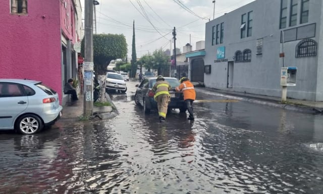 Reportan encharcamientos en Morelia tras lluvia de este martes