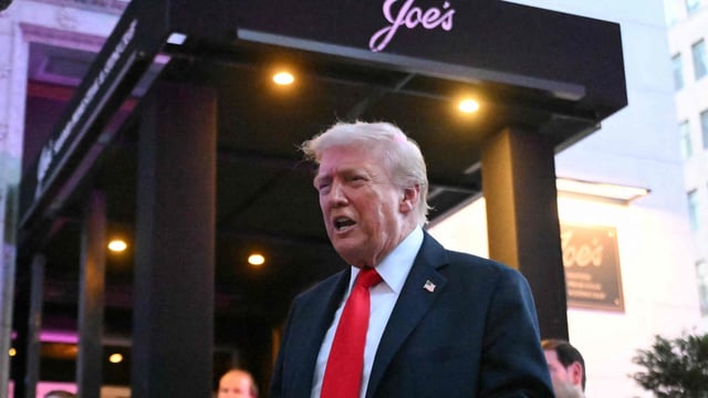 Trump confronted by pro-Palestine slogans at Joe’s Seafood, stares down protesters after being called ‘Hitler’ (Photo by SAUL LOEB / AFP)