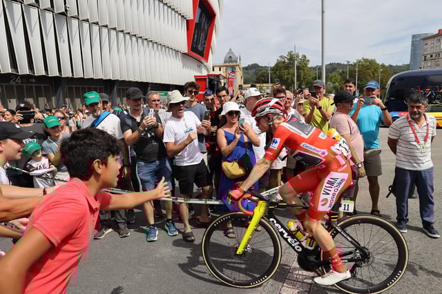 Cycling - Vuelta a Espana - Stage 11 - Bilbao to Bilbao - Bilbao, Spain - September 3, 2025 Team Visma | Lease a Bike's Jonas Vingegaard wearing the red jersey at the start of stage 11 REUTERS/Pankra Nieto/ File Photo